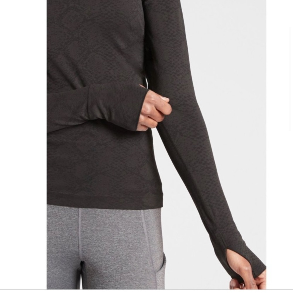 Athleta Momentum top size small snake print